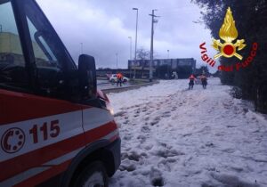 Vigili-del-fuoco-intervengono-in-via-Fisichelli